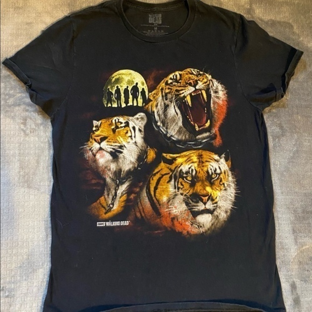 Walking dead men's size M shirt
